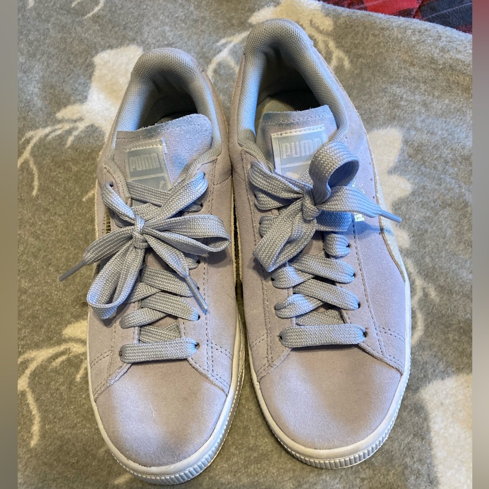 Puma sneakers size 7 Women’s light blue suede